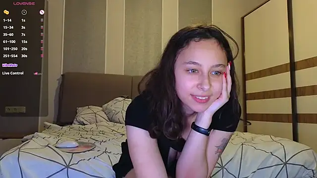 Snapshot of Agatha_Sade chatting on 01.07.25 Agatha Sade online show from 01.07.25