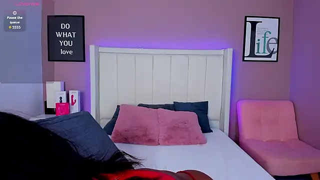 Britanymooree online show from 10.27.25