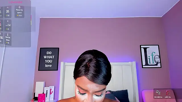 Britanymooree online show from 11.08.25