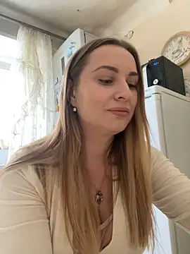 Snapshot of OlgaBuzzz chatting on 01.10.25 OlgaBuzzz online show from 01.10.25