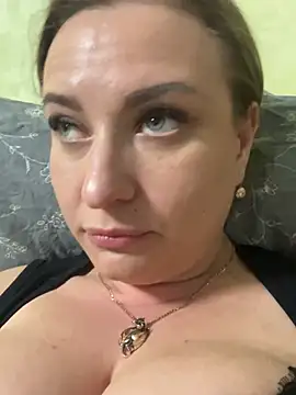 Snapshot of OlgaBuzzz chatting on 03.21.25 OlgaBuzzz online show from 03.21.25