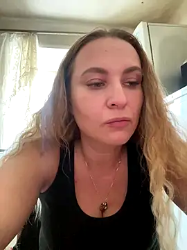 Snapshot of OlgaBuzzz chatting on 11.11.25 OlgaBuzzz online show from 11.11.25