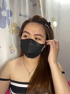 Snapshot of Odette68 chatting on 01.12.25 Odette68 online show from 01.12.25