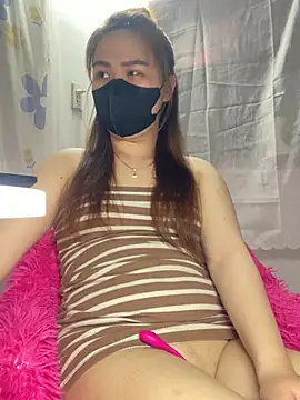 Snapshot of Odette68 chatting on 03.05.25 Odette68 online show from 03.05.25