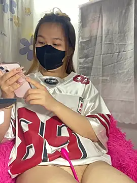 Snapshot of Odette68 chatting on 03.17.25 Odette68 online show from 03.17.25