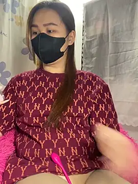 Snapshot of Odette68 chatting on 03.19.25 Odette68 online show from 03.19.25