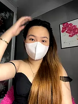 Snapshot of Odette68 chatting on 09.11.25 Odette68 online show from 09.11.25