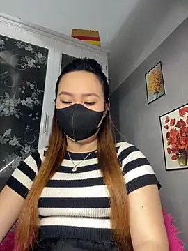 Snapshot of Odette68 chatting on 09.19.25 Odette68 online show from 09.19.25