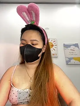 Snapshot of Odette68 chatting on 10.17.25 Odette68 online show from 10.17.25