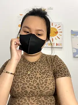 Snapshot of Odette68 chatting on 10.17.25 Odette68 online show from 10.17.25