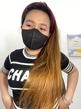 Snapshot of Odette68 chatting on 10.21.25 Odette68 online show from 10.21.25