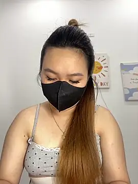 Snapshot of Odette68 chatting on 10.24.25 Odette68 online show from 10.24.25