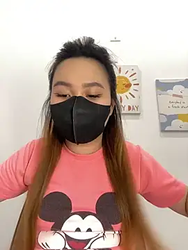 Snapshot of Odette68 chatting on 10.27.25 Odette68 online show from 10.27.25