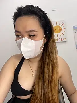 Snapshot of Odette68 chatting on 10.28.25 Odette68 online show from 10.28.25