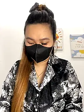 Snapshot of Odette68 chatting on 10.30.25 Odette68 online show from 10.30.25