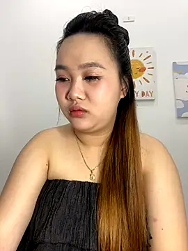 Snapshot of Odette68 chatting on 11.03.25 Odette68 online show from 11.03.25