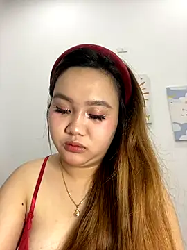 Snapshot of Odette68 chatting on 11.04.25 Odette68 online show from 11.04.25