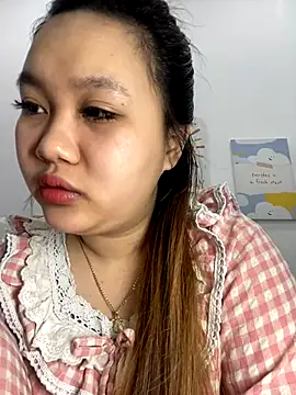 Snapshot of Odette68 chatting on 11.05.25 Odette68 online show from 11.05.25