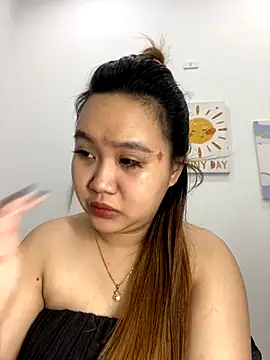 Snapshot of Odette68 chatting on 11.12.25 Odette68 online show from 11.12.25