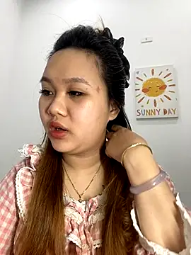 Snapshot of Odette68 chatting on 11.14.25 Odette68 online show from 11.14.25