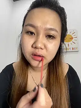 Snapshot of Odette68 chatting on 11.14.25 Odette68 online show from 11.14.25