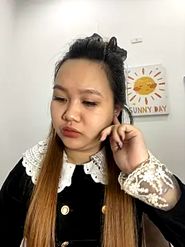 Snapshot of Odette68 chatting on 11.17.25 Odette68 online show from 11.17.25