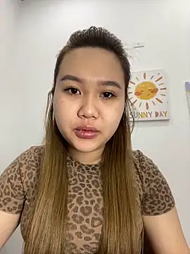 Snapshot of Odette68 chatting on 11.28.25 Odette68 online show from 11.28.25