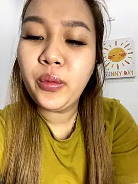 Snapshot of Odette68 chatting on 12.04.25 Odette68 online show from 12.04.25