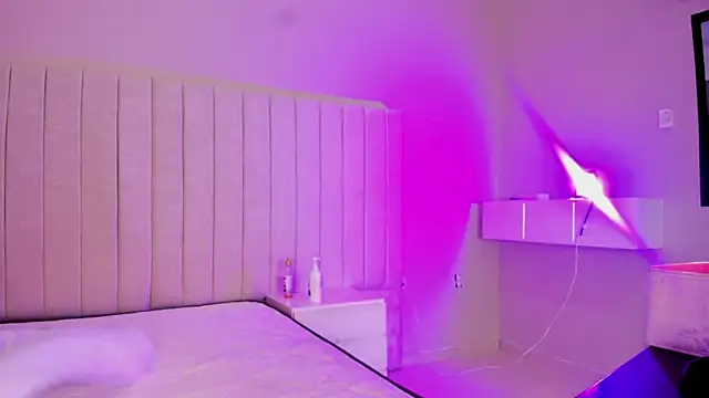 Littleolivia  online show from 12.03.25