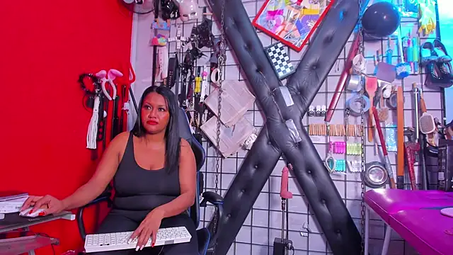 Snapshot of Madame_pain_ chatting on 02.21.25 Madame pain  online show from 02.21.25