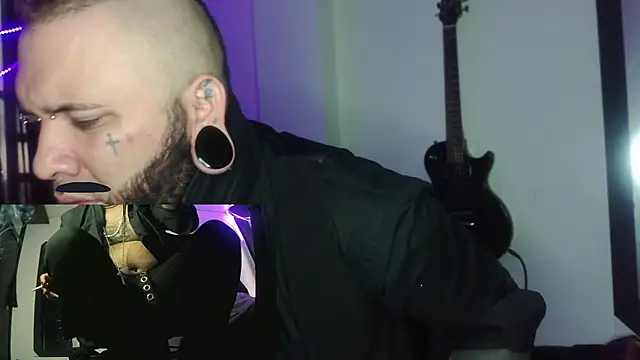 Snapshot of darkclothes chatting on 01.02.25 darkclothes online show from 01.02.25