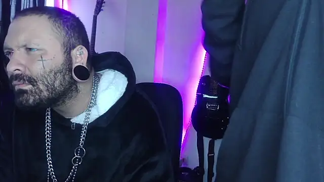 Snapshot of darkclothes chatting on 02.23.25 darkclothes online show from 02.23.25