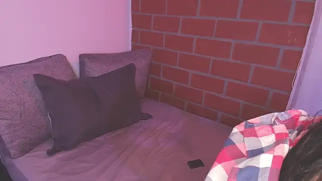 AmyW0w online show from 12.14.25