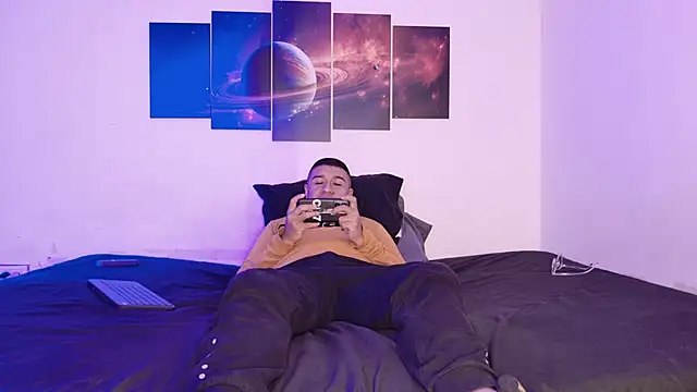 Snapshot of evanandsunny chatting on 11.30.25 evanandsunny online show from 11.30.25