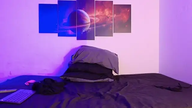 Snapshot of evanandsunny chatting on 12.19.25 evanandsunny online show from 12.19.25