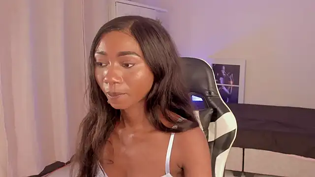 Snapshot of SavannahWildee chatting on 12.19.24 SavannahWildee online show from 12.19.24