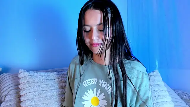 Snapshot of EmilyWithe chatting on 11.03.25 EmilyWithe online show from 11.03.25