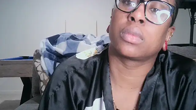 Nyxie Chaos online show from 12.16.25