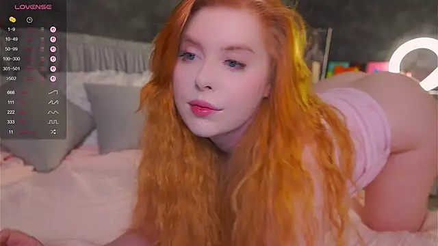 RedHotVixen0 online show from 11.24.25