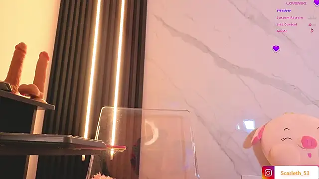 Scarlet Red  online show from 12.19.25