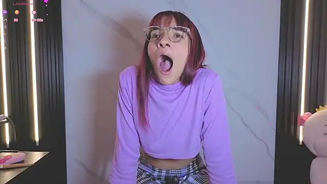 Scarlet Red  online show from 02.13.26