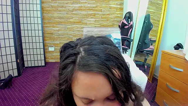 AishaRouhi online show from 12.15.25