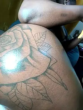 Hugemassivebootie online show from 11.21.25