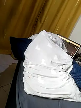 Hugemassivebootie online show from 02.09.26