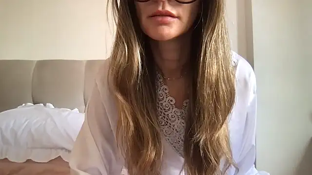 paolajonez online show from 01.04.25