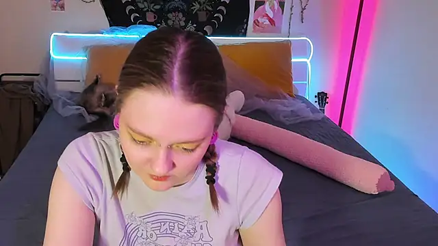 Snapshot of BebKonie chatting on 02.13.25 BebKonie online show from 02.13.25