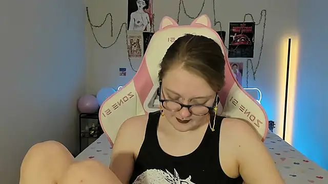 Snapshot of BebKonie chatting on 02.17.25 BebKonie online show from 02.17.25