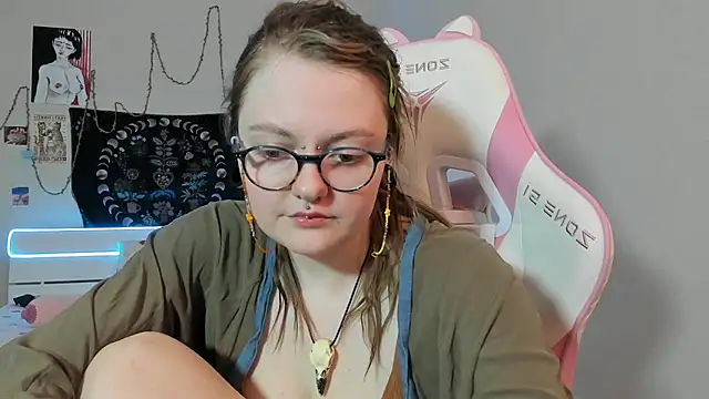 Snapshot of BebKonie chatting on 03.02.25 BebKonie online show from 03.02.25