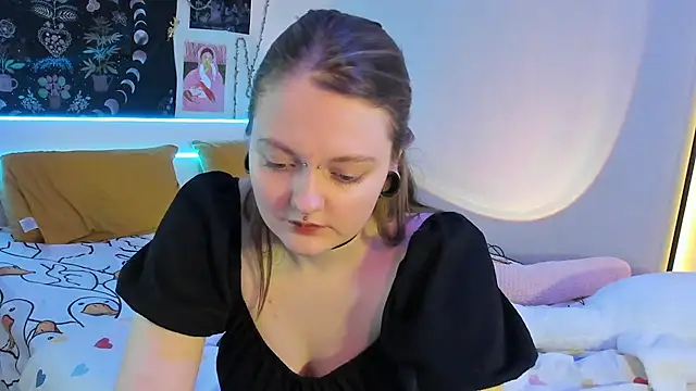 Snapshot of BebKonie chatting on 03.21.25 BebKonie online show from 03.21.25