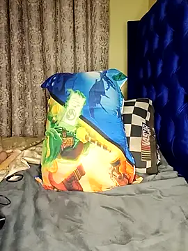 Snapshot of Queenshaz01 chatting on 02.15.25 Queenshaz01 online show from 02.15.25